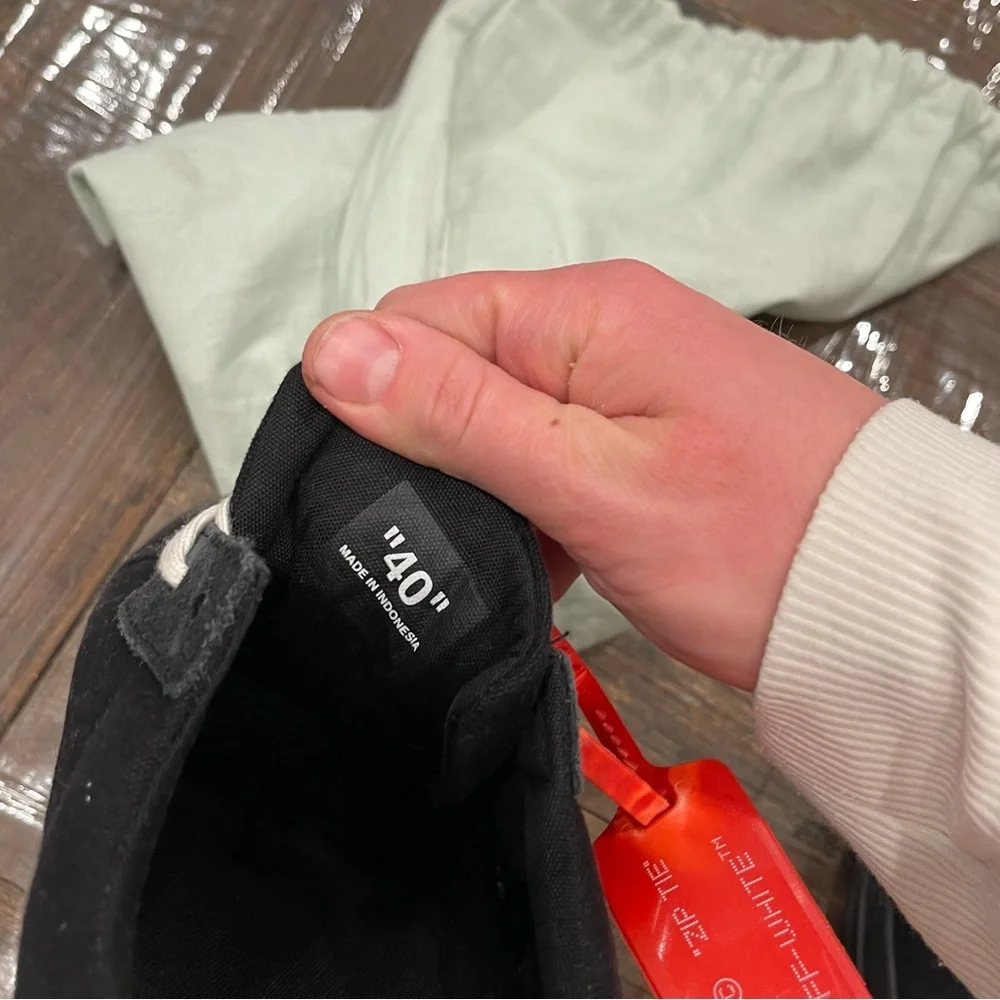 Off-White vulc low Black Striped Sneakers - Picture 9 of 10